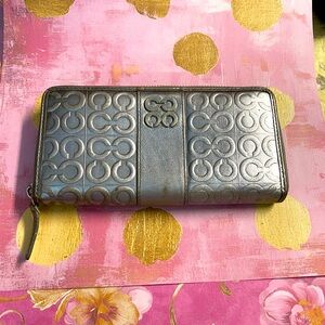Coach Silver Metallic Accordian Zip Around Wallet 12 Card Slots 7 3/4" X 4"